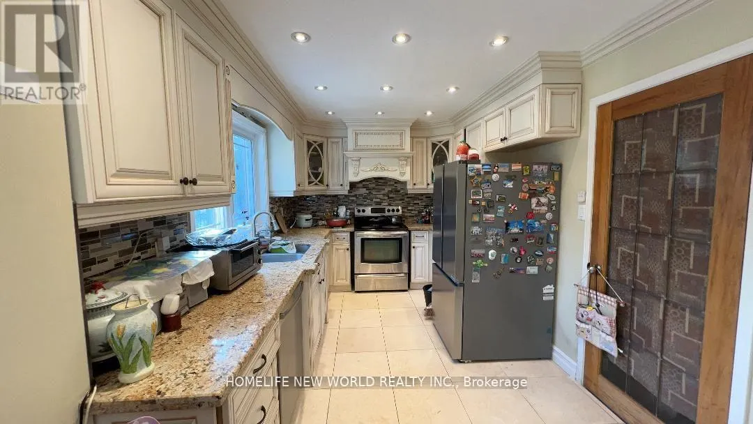 ROOM 1 - 38 MARCELLINE CRESCENT