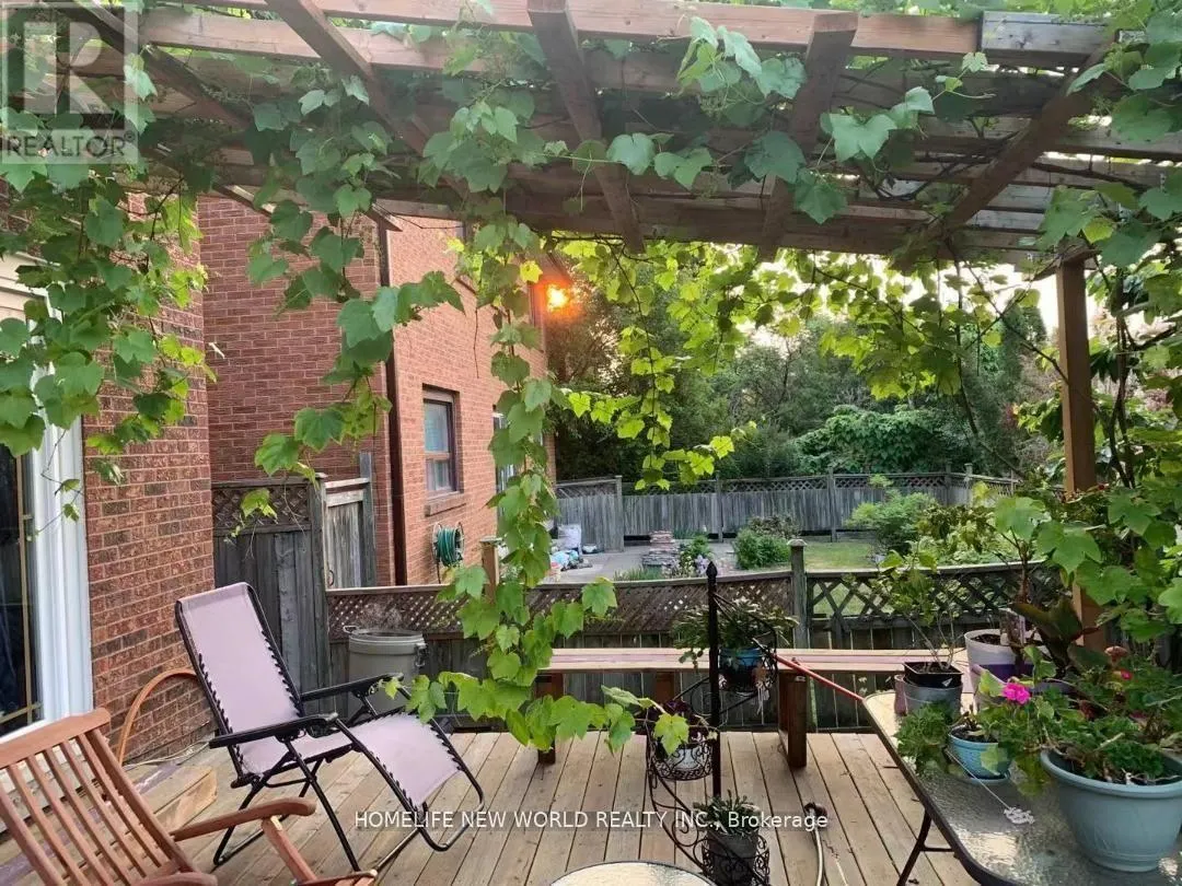 ROOM 1 - 38 MARCELLINE CRESCENT