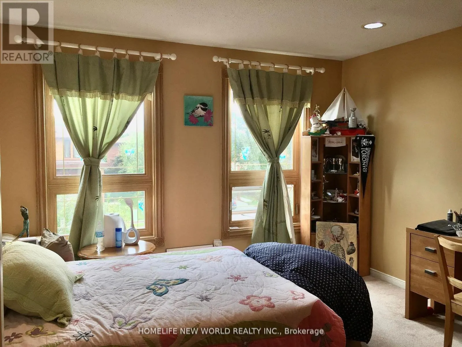 ROOM 1 - 38 MARCELLINE CRESCENT