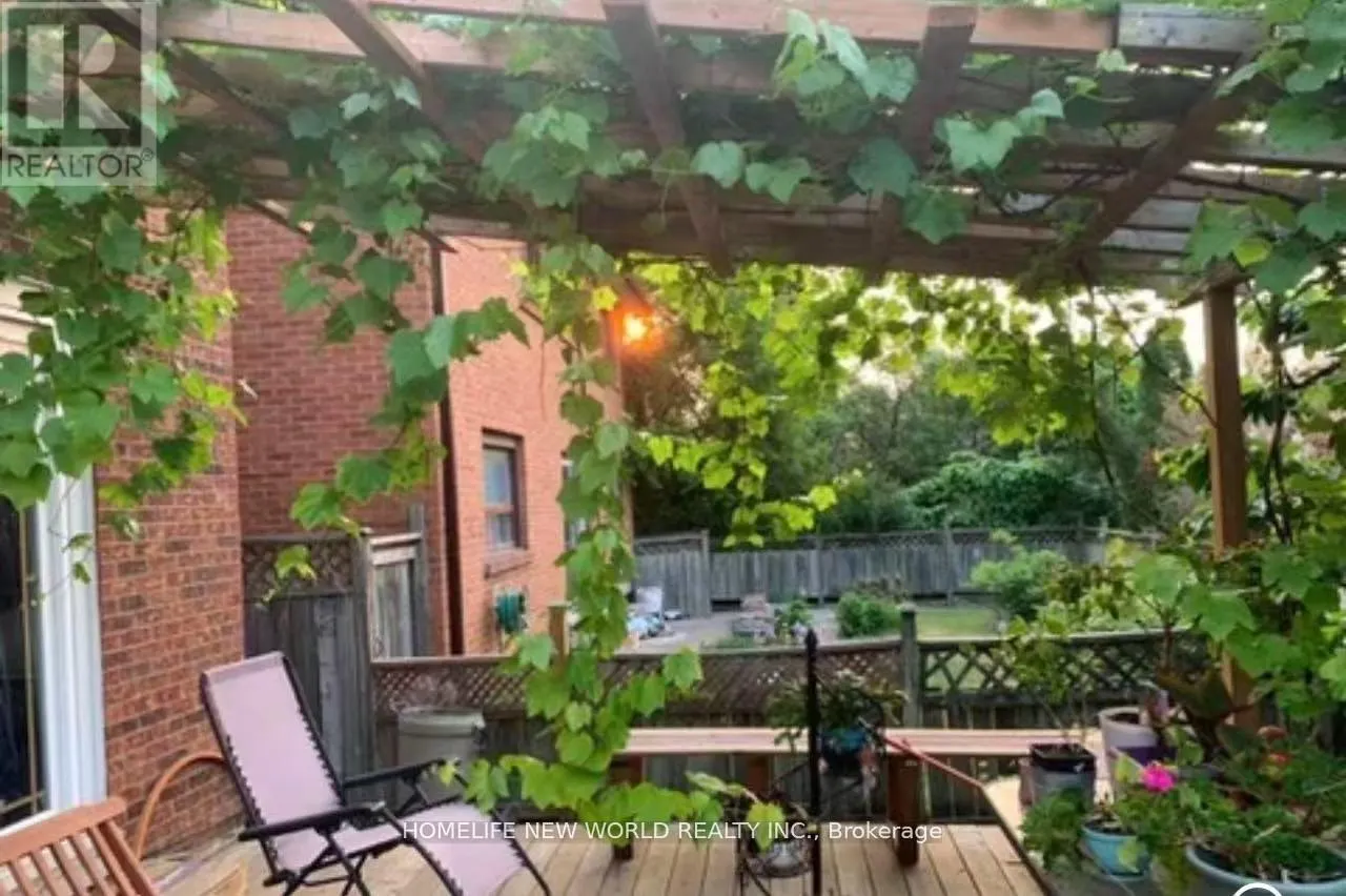 ROOM 2 - 38 MARCELLINE CRESCENT
