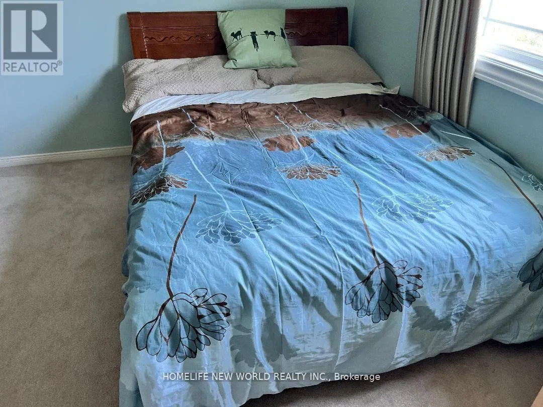 ROOM 2 - 38 MARCELLINE CRESCENT