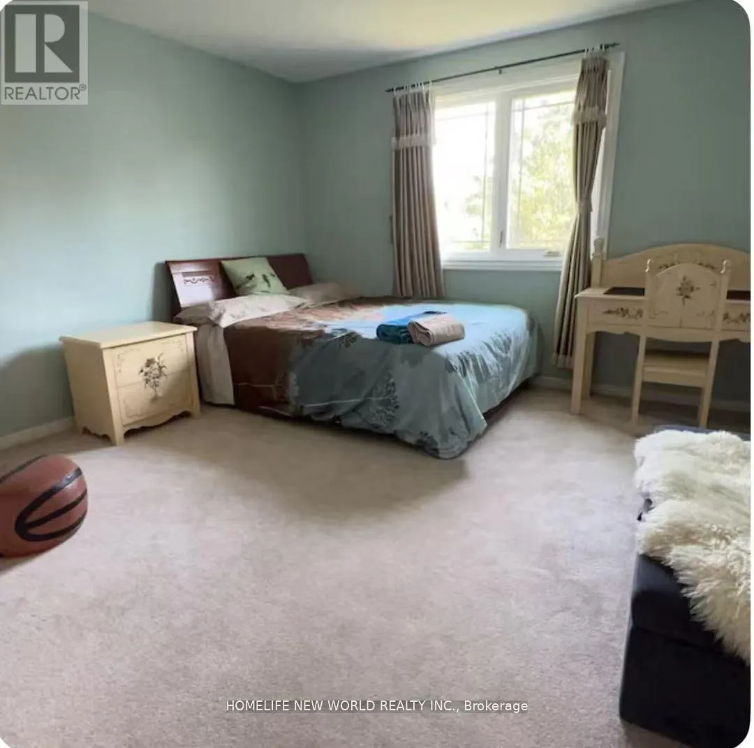 ROOM 2 - 38 MARCELLINE CRESCENT