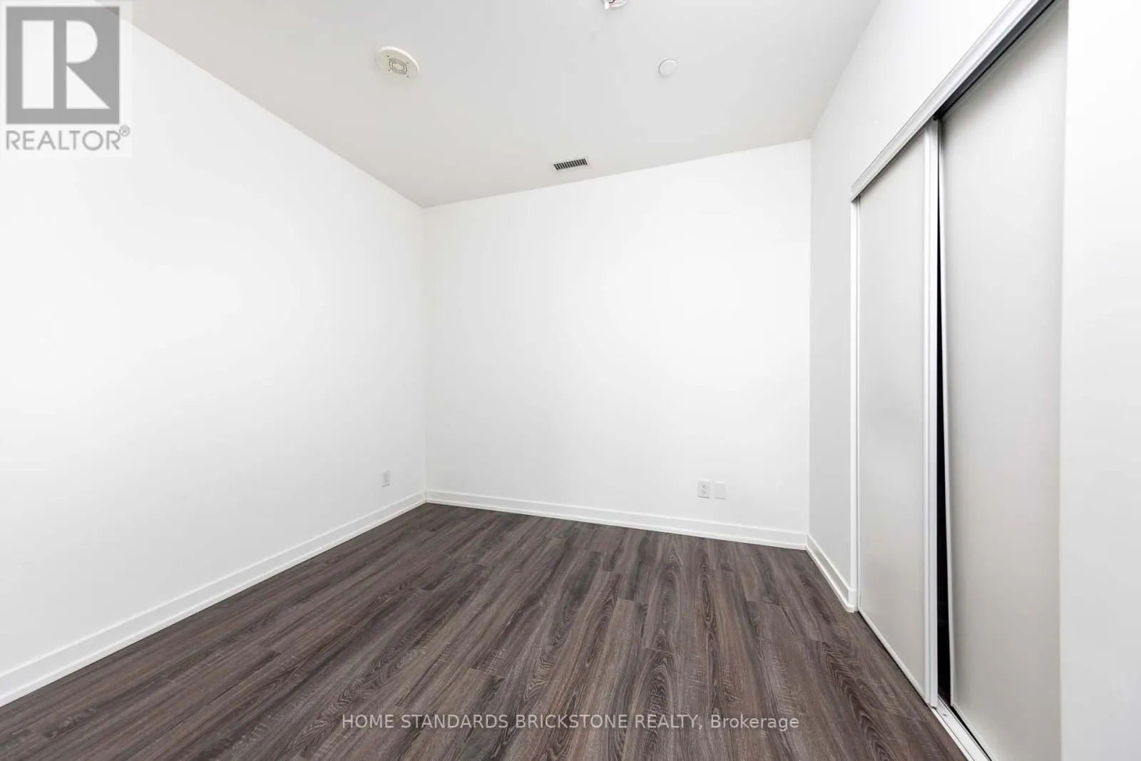 510 - 20 EDWARD STREET