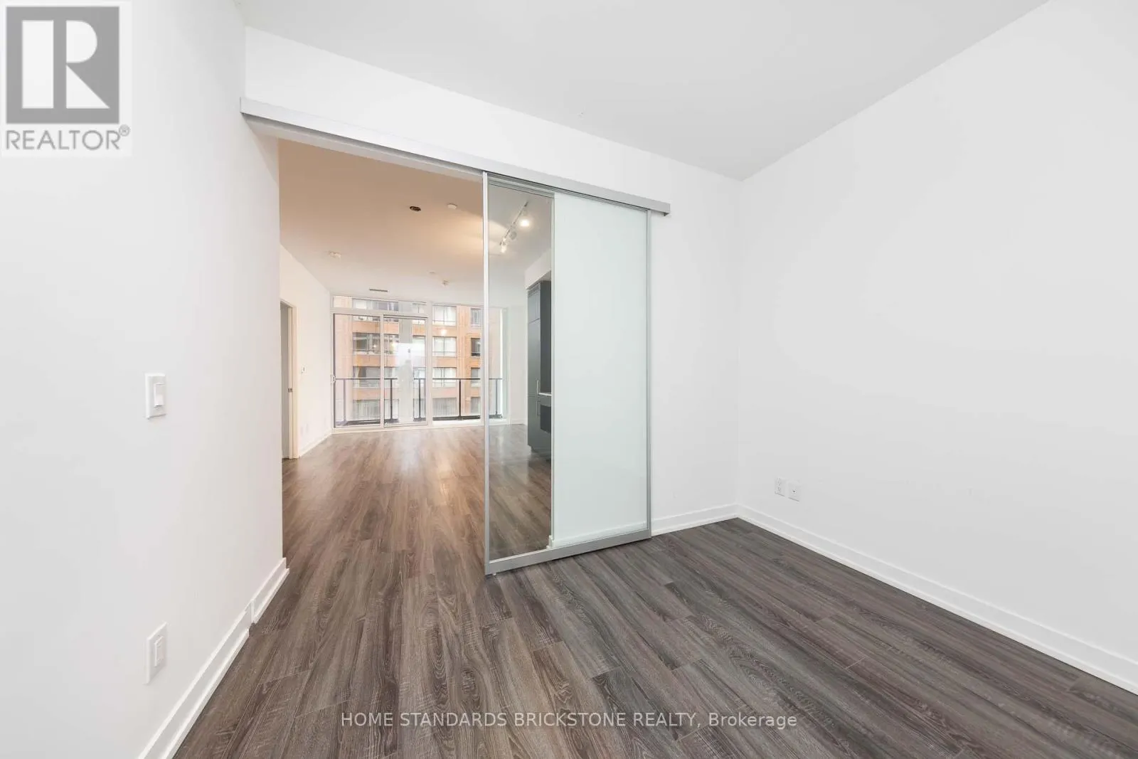 510 - 20 EDWARD STREET