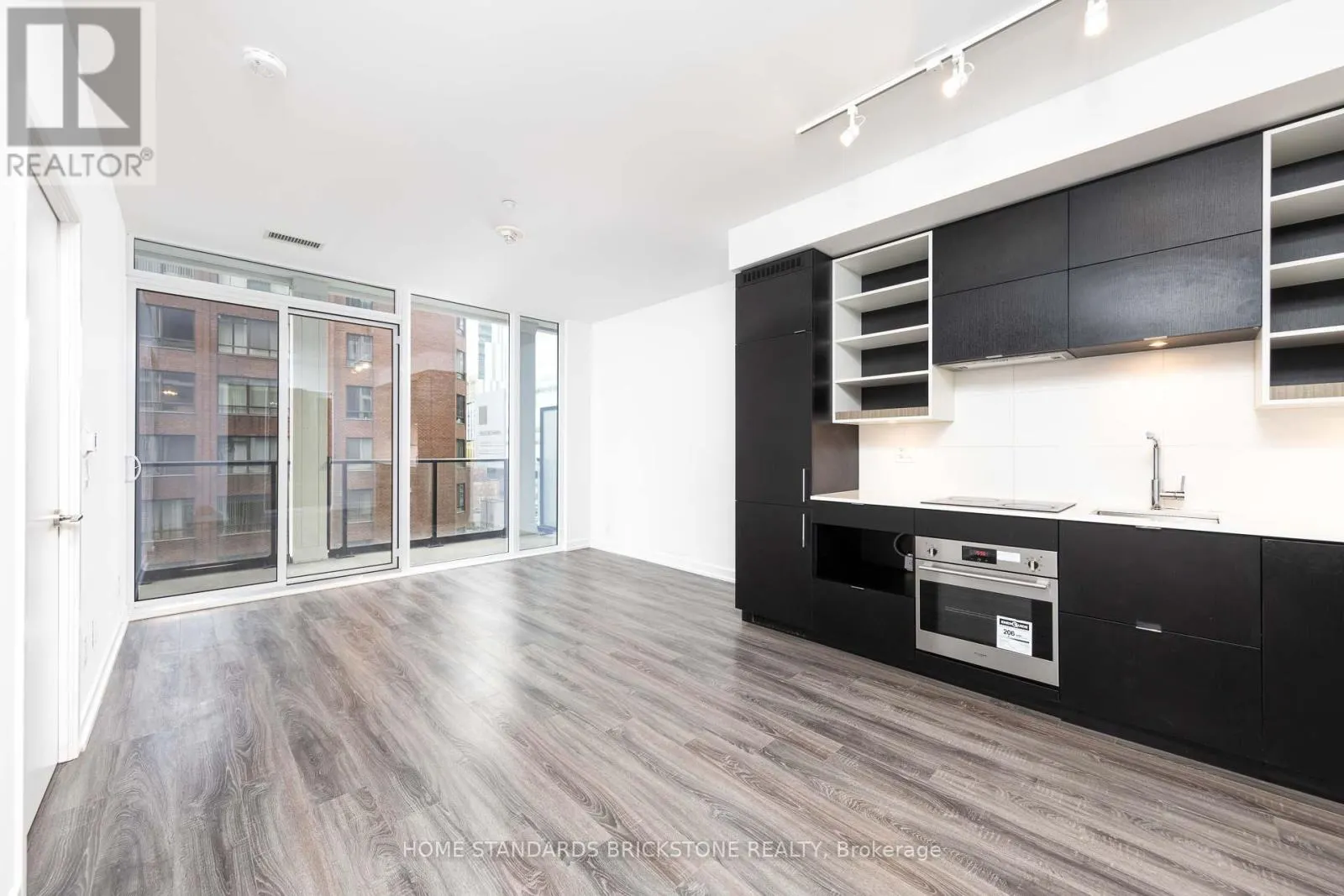 510 - 20 EDWARD STREET