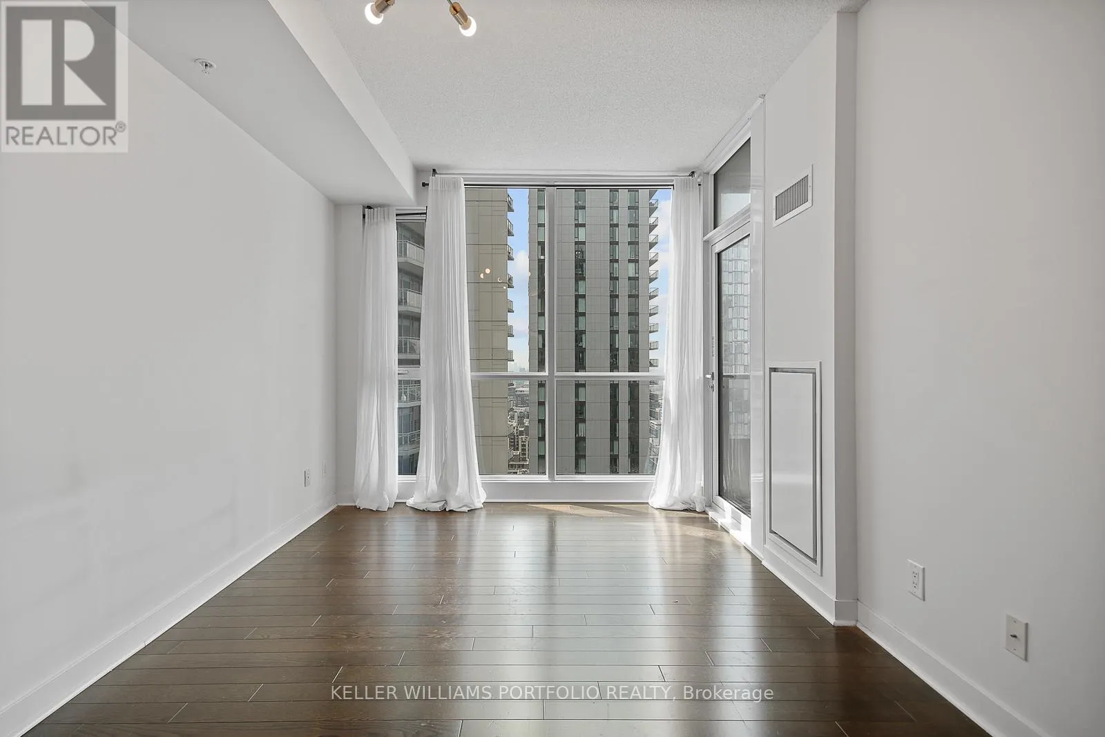 3411 - 295 ADELAIDE STREET W