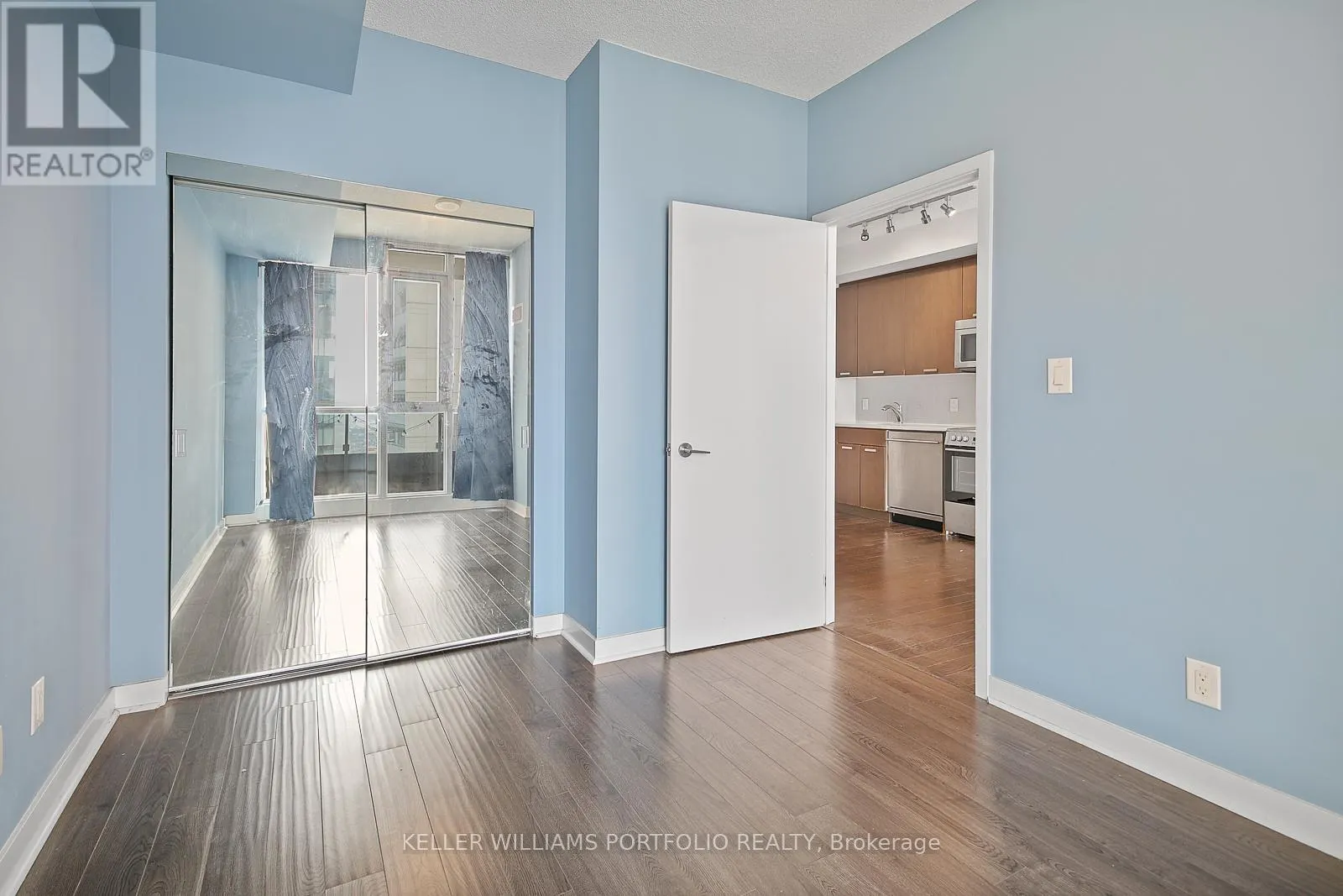 3411 - 295 ADELAIDE STREET W