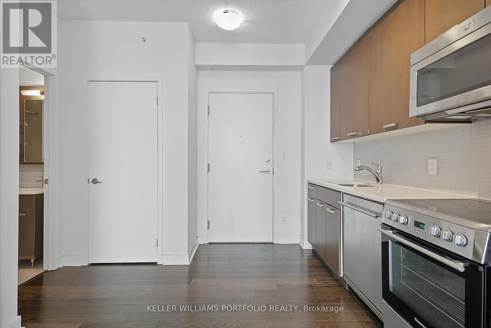 3411 - 295 ADELAIDE STREET W