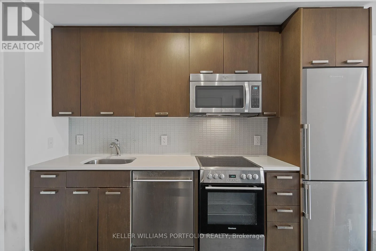 3411 - 295 ADELAIDE STREET W