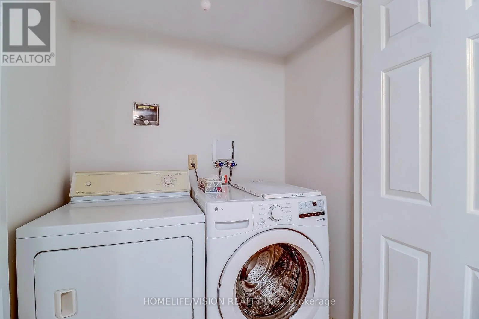 207 - 131 BEECROFT ROAD