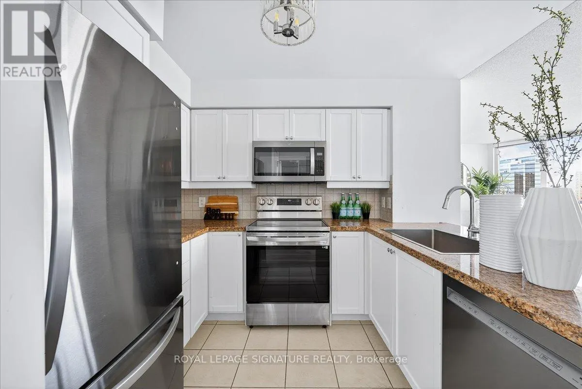 1520 - 25 GREENVIEW AVENUE