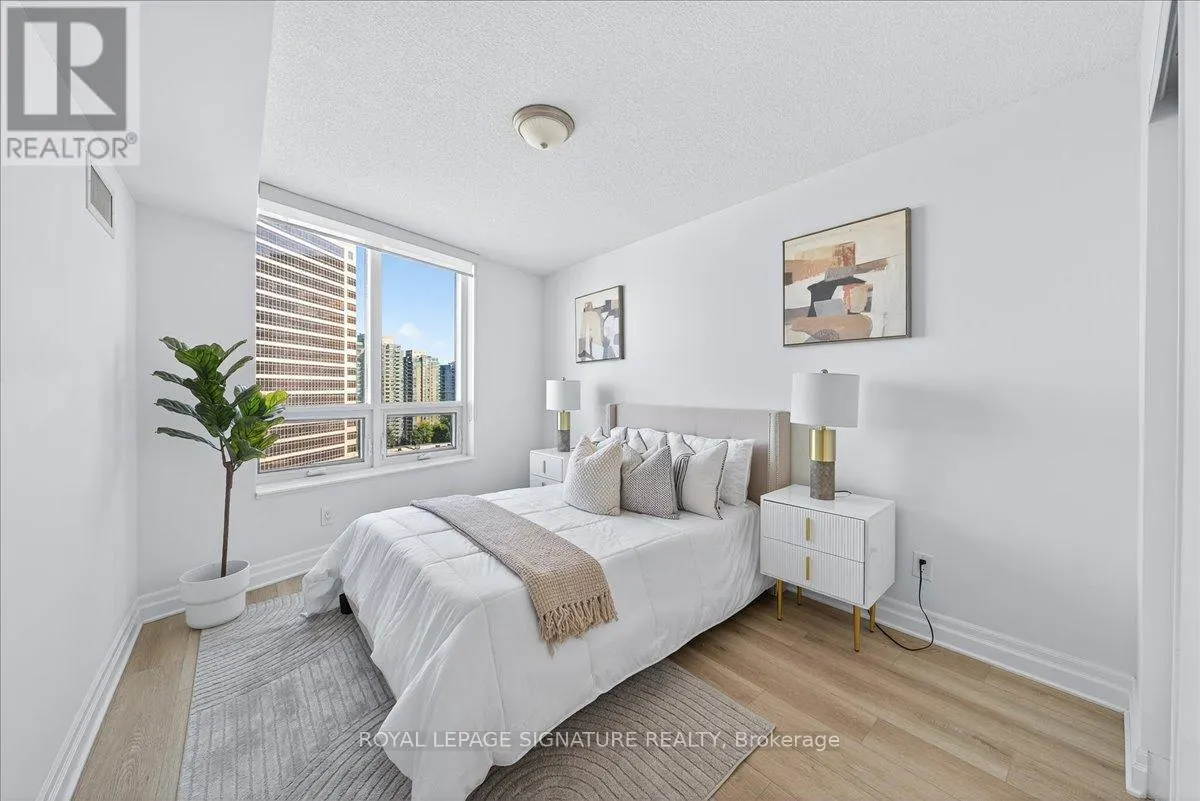 1520 - 25 GREENVIEW AVENUE