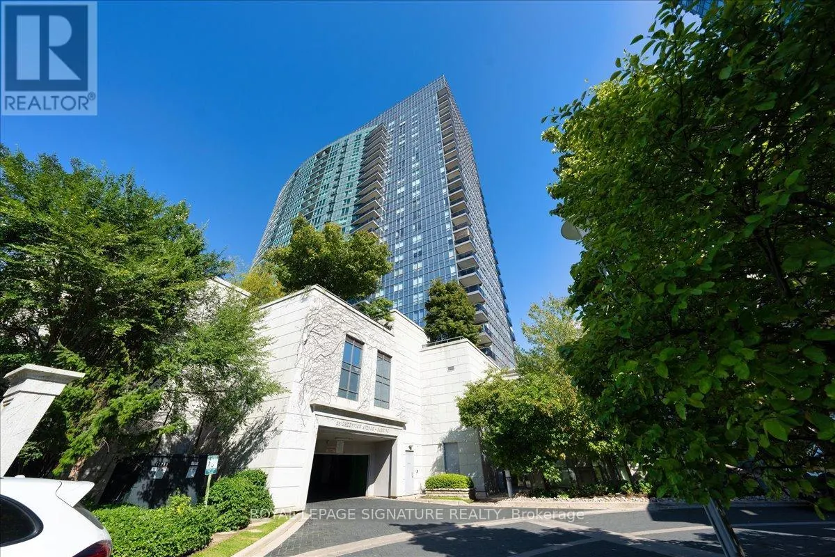 1520 - 25 GREENVIEW AVENUE