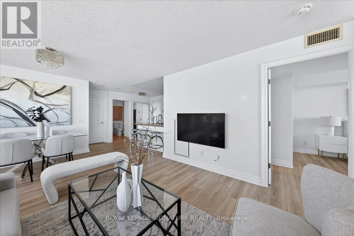 1520 - 25 GREENVIEW AVENUE