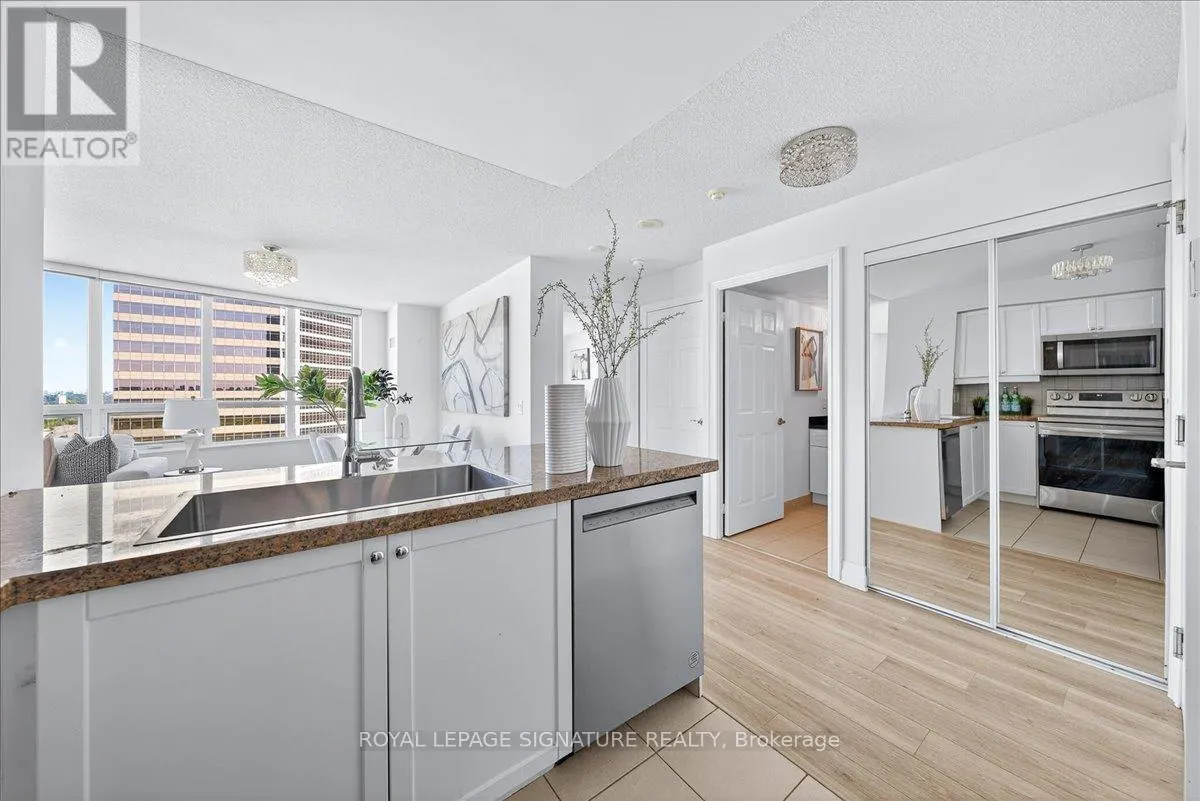 1520 - 25 GREENVIEW AVENUE