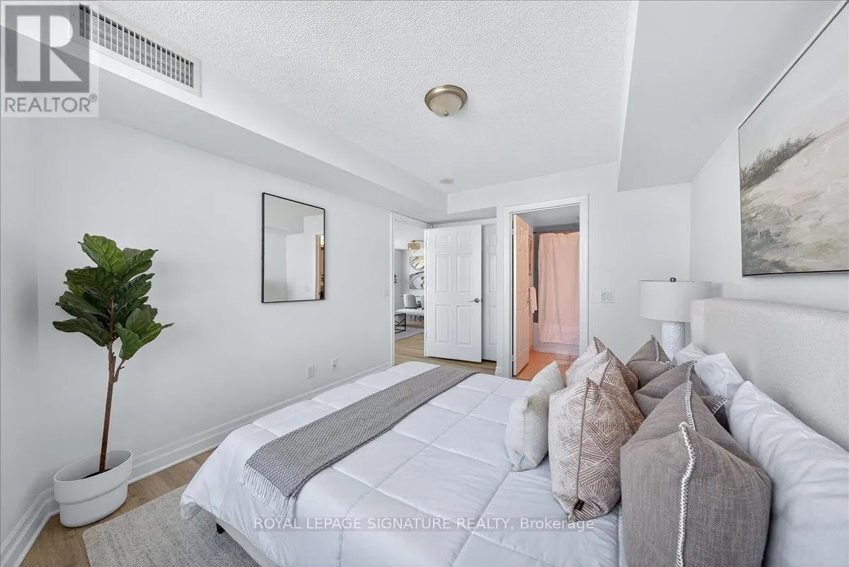 1520 - 25 GREENVIEW AVENUE