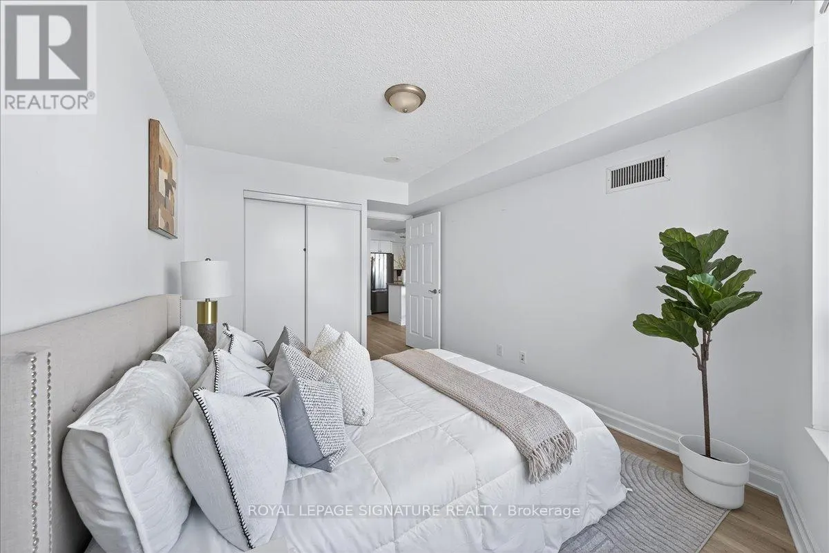 1520 - 25 GREENVIEW AVENUE