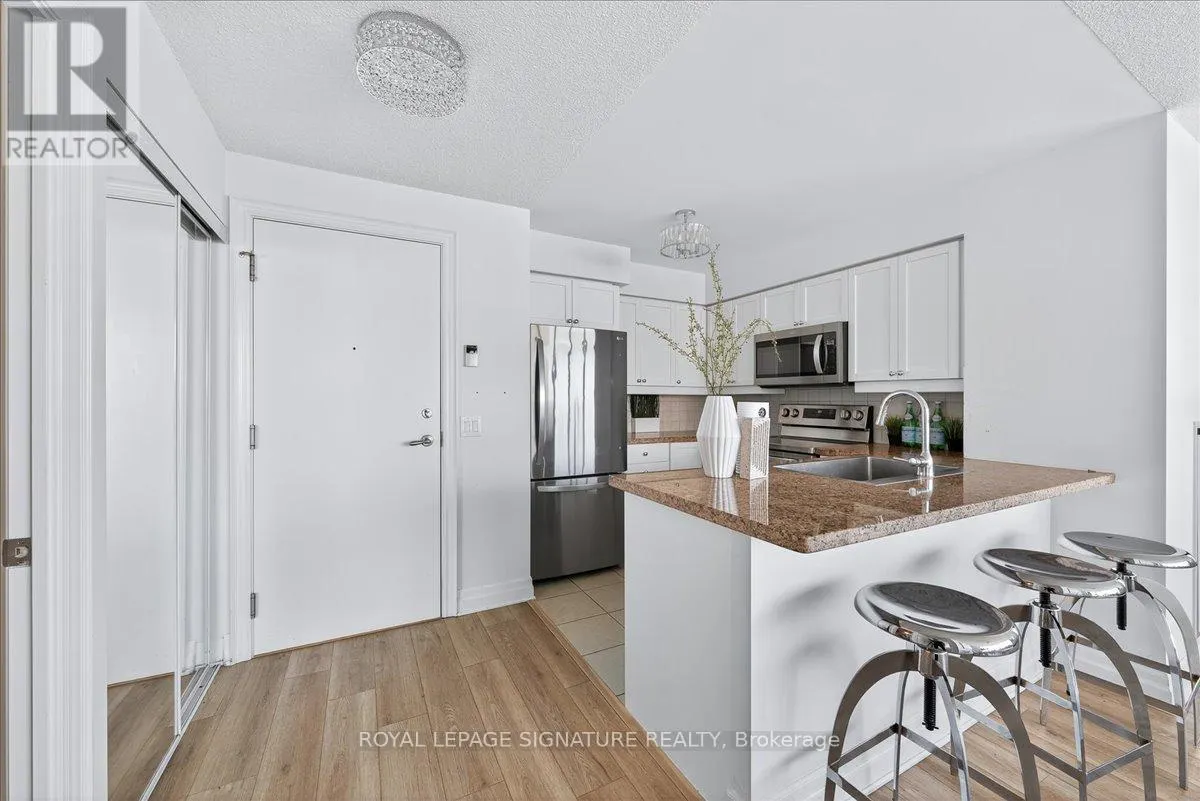 1520 - 25 GREENVIEW AVENUE