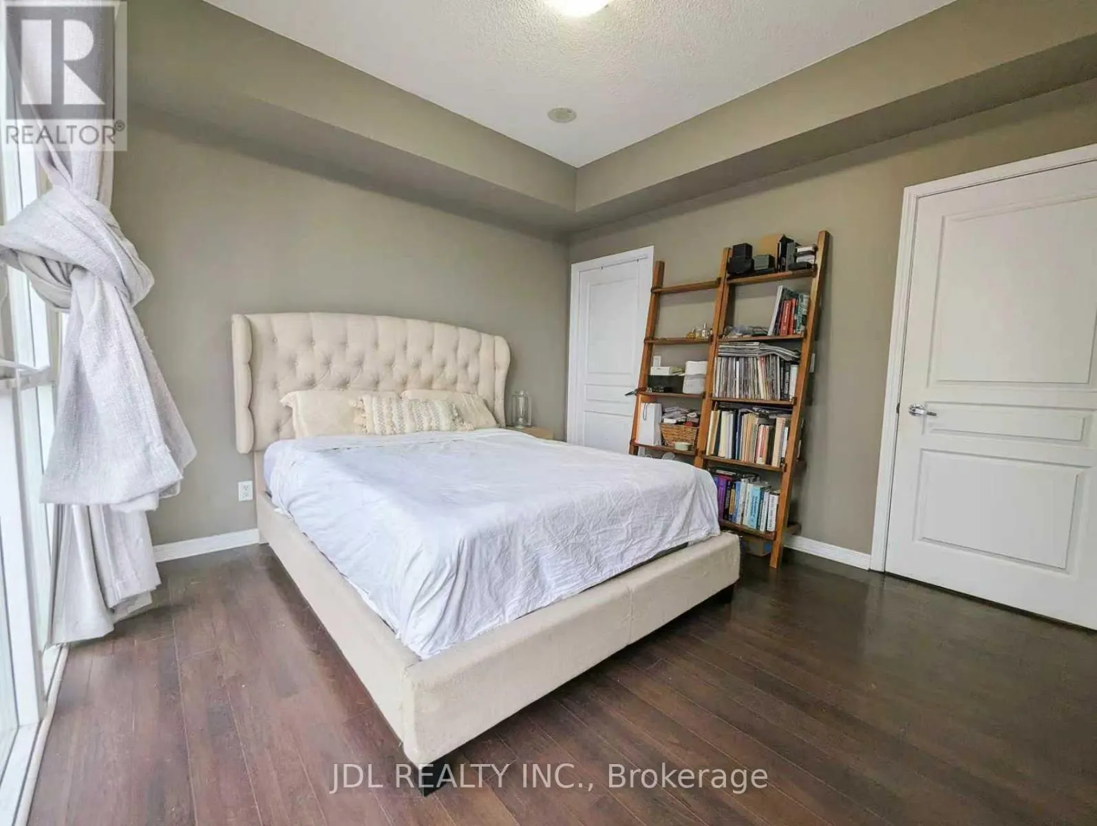 1407 - 352 FRONT STREET W