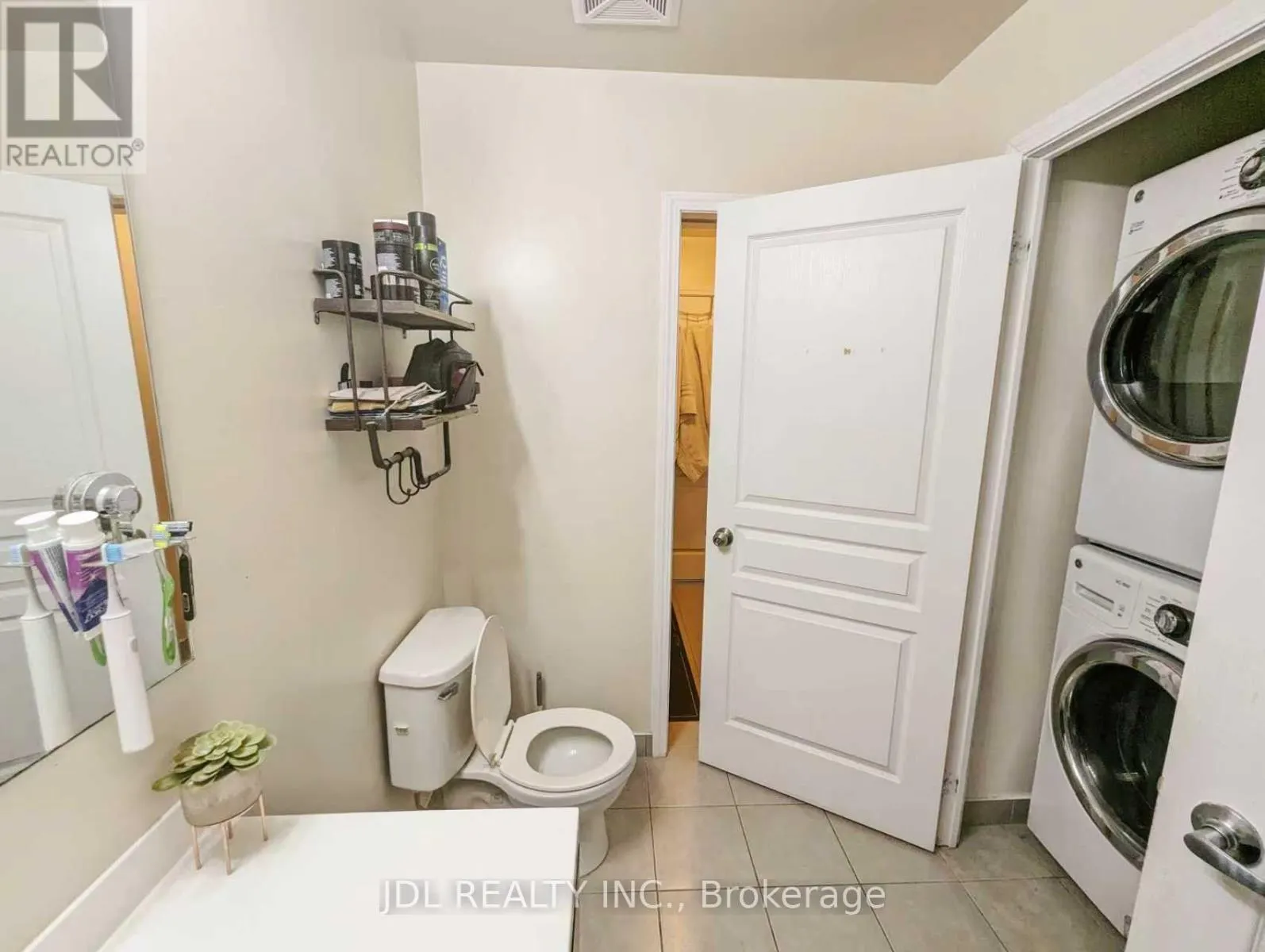 1407 - 352 FRONT STREET W