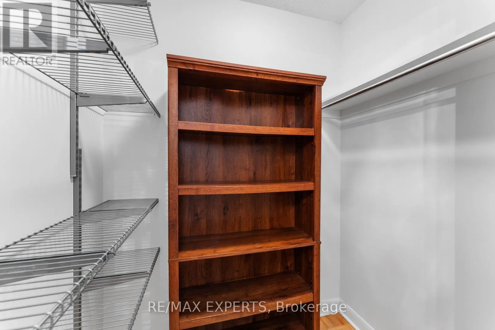 510 - 33 SHEPPARD AVENUE E