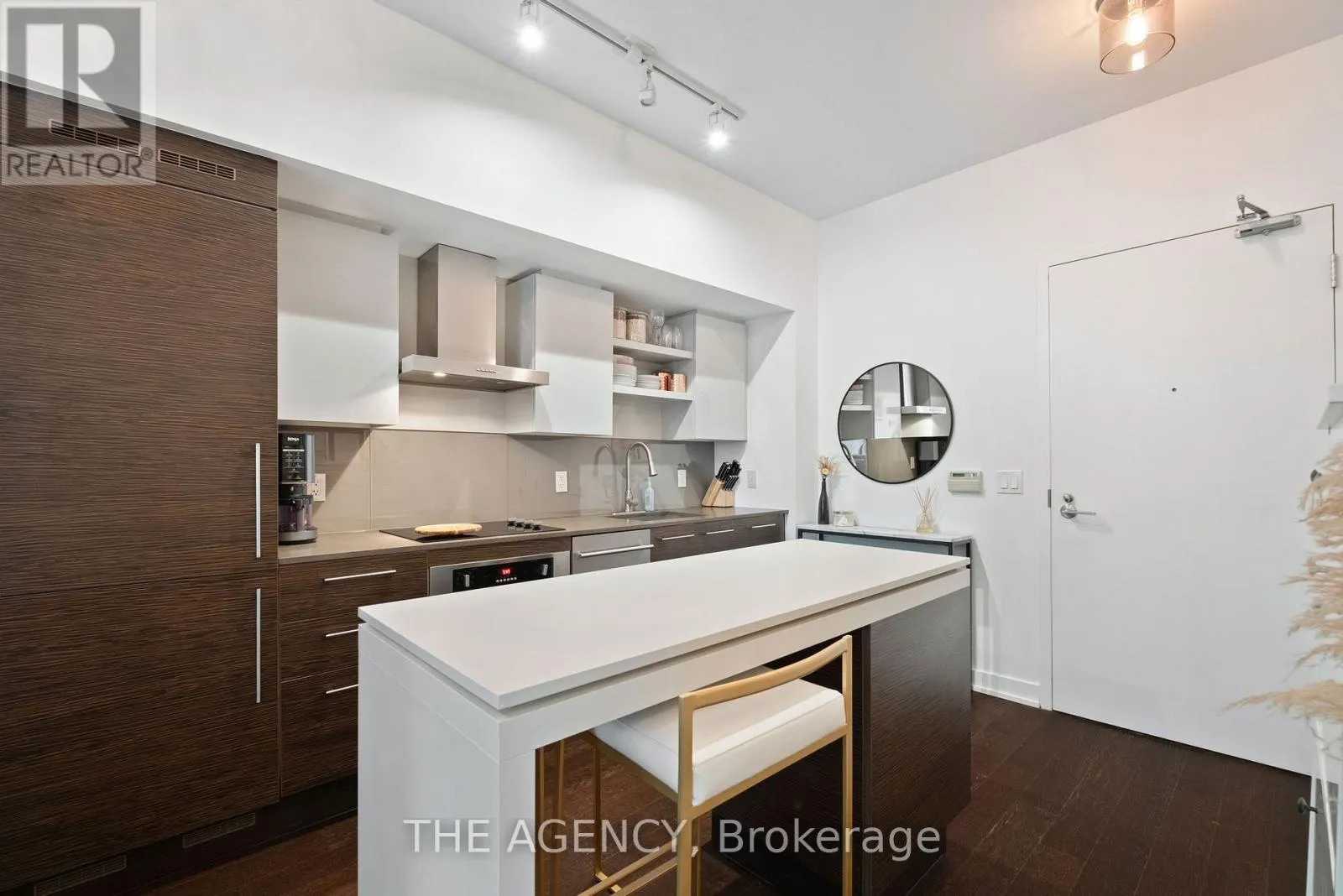 457 - 1030 KING STREET W