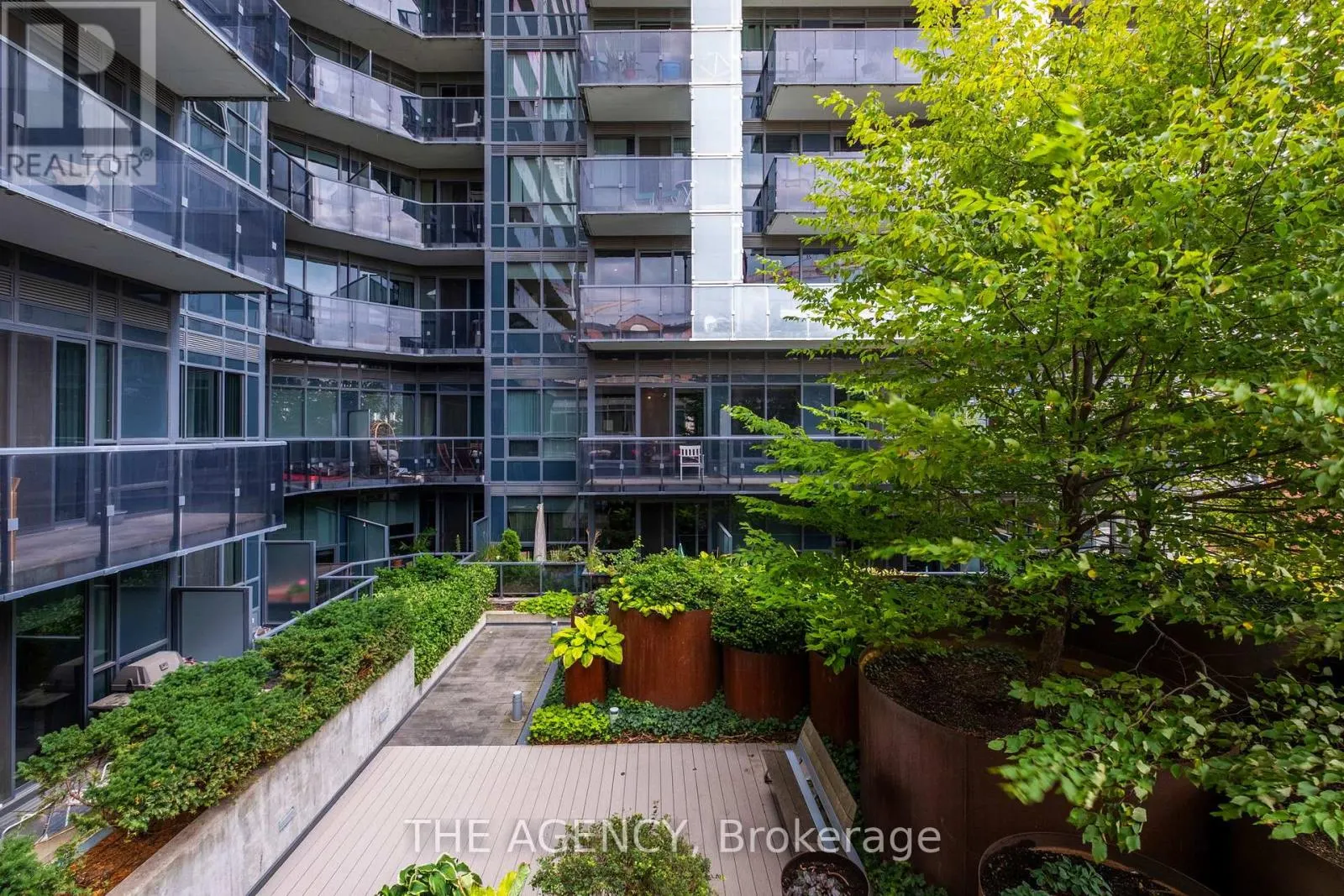 457 - 1030 KING STREET W