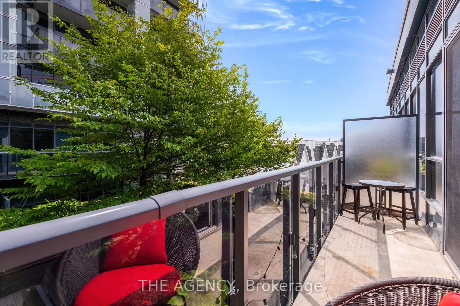 457 - 1030 KING STREET W