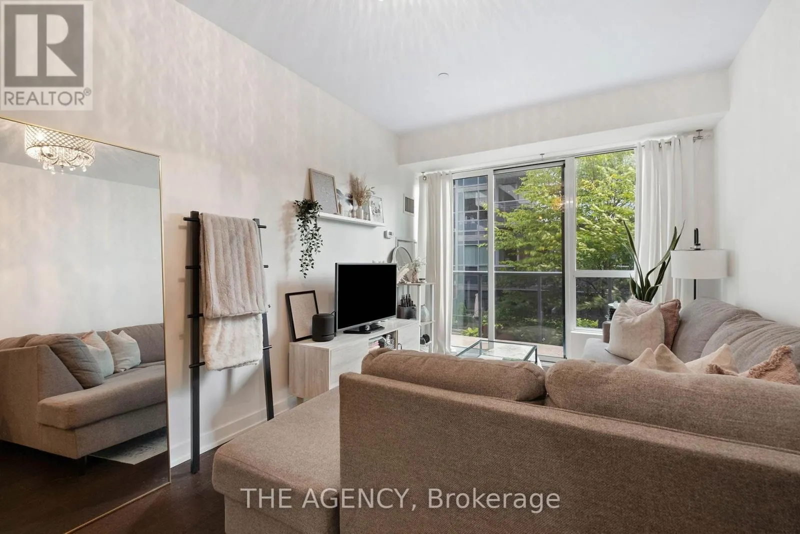 457 - 1030 KING STREET W