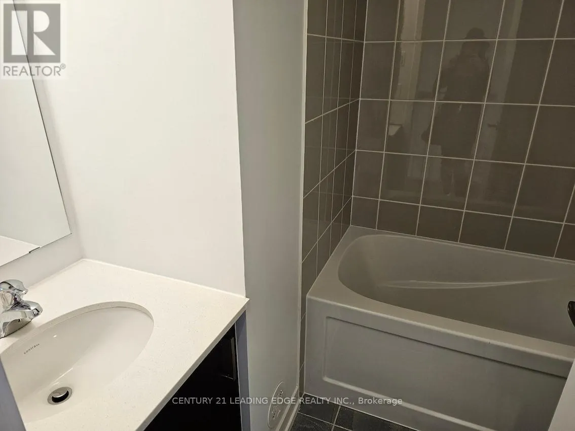 ROOM2 - 10 SPRUCE PINES CRESCENT