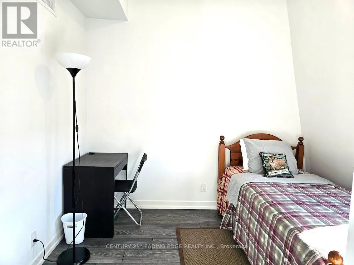 ROOM2 - 10 SPRUCE PINES CRESCENT