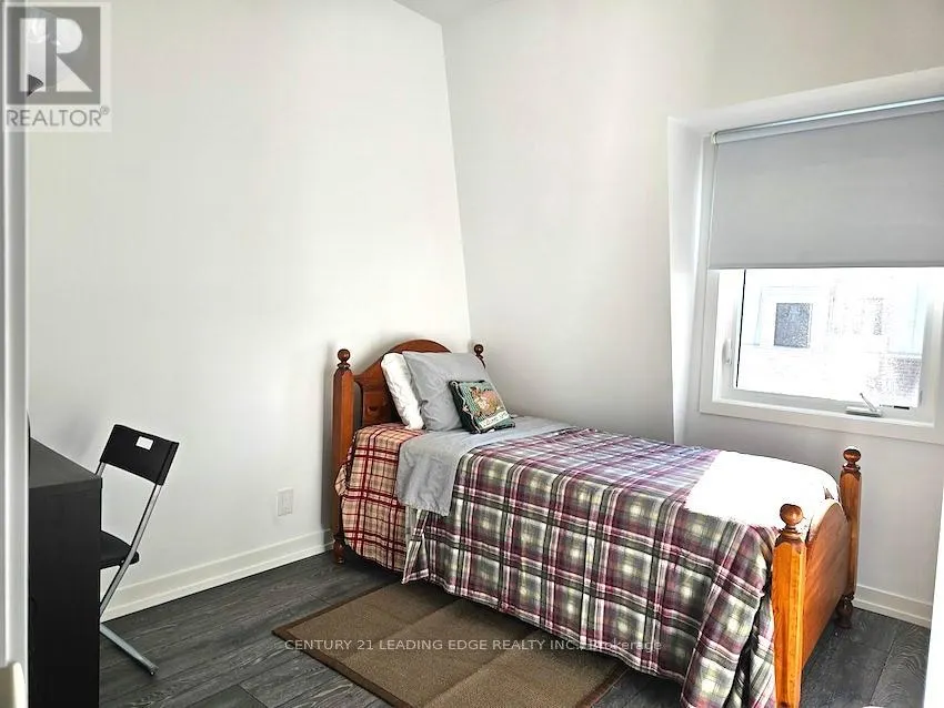 ROOM2 - 10 SPRUCE PINES CRESCENT