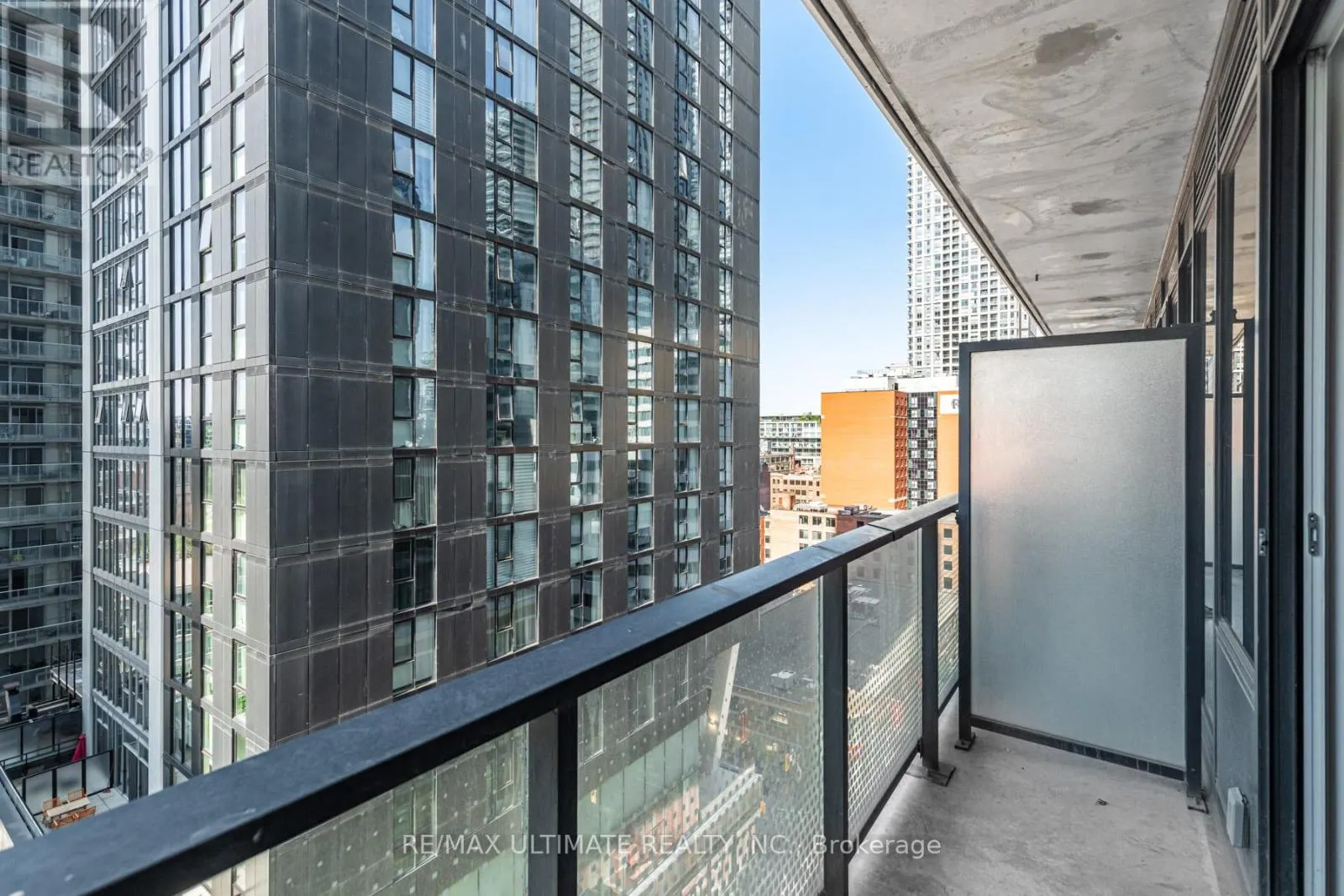1507 - 115 BLUE JAYS WAY