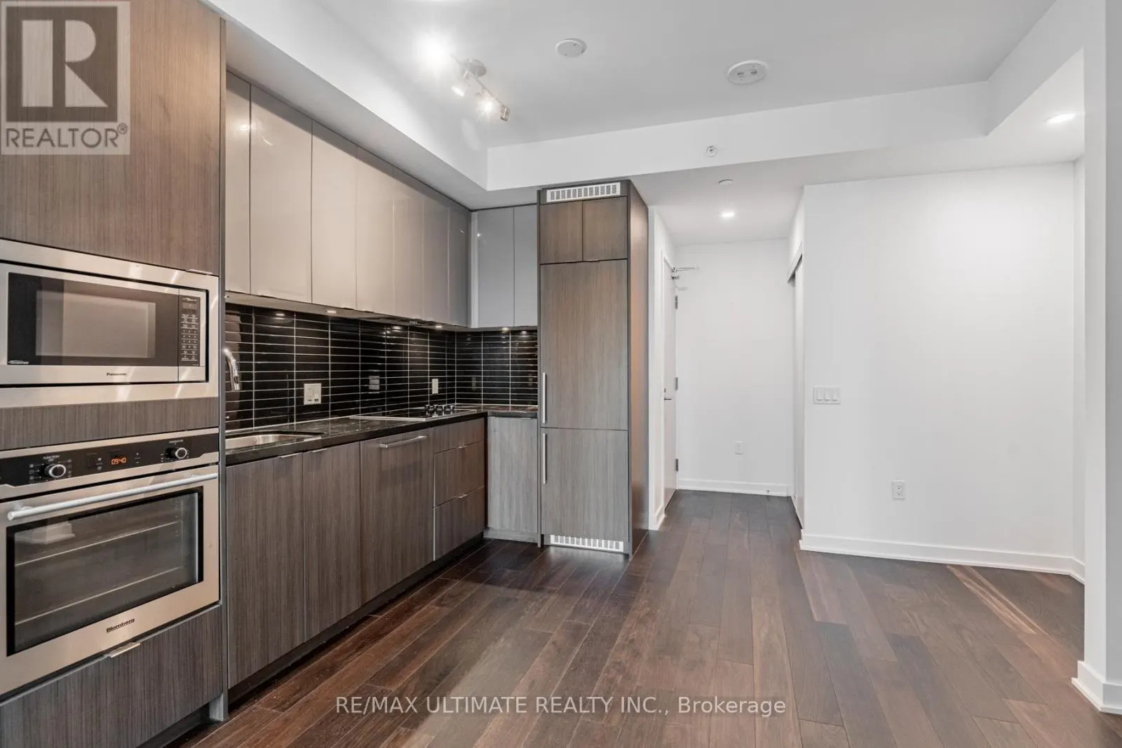 1507 - 115 BLUE JAYS WAY