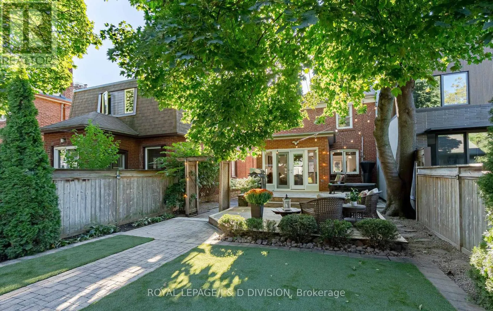 151 FORMAN AVENUE