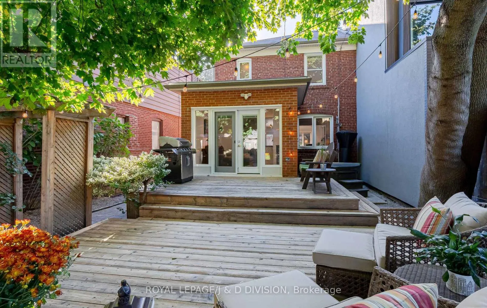 151 FORMAN AVENUE