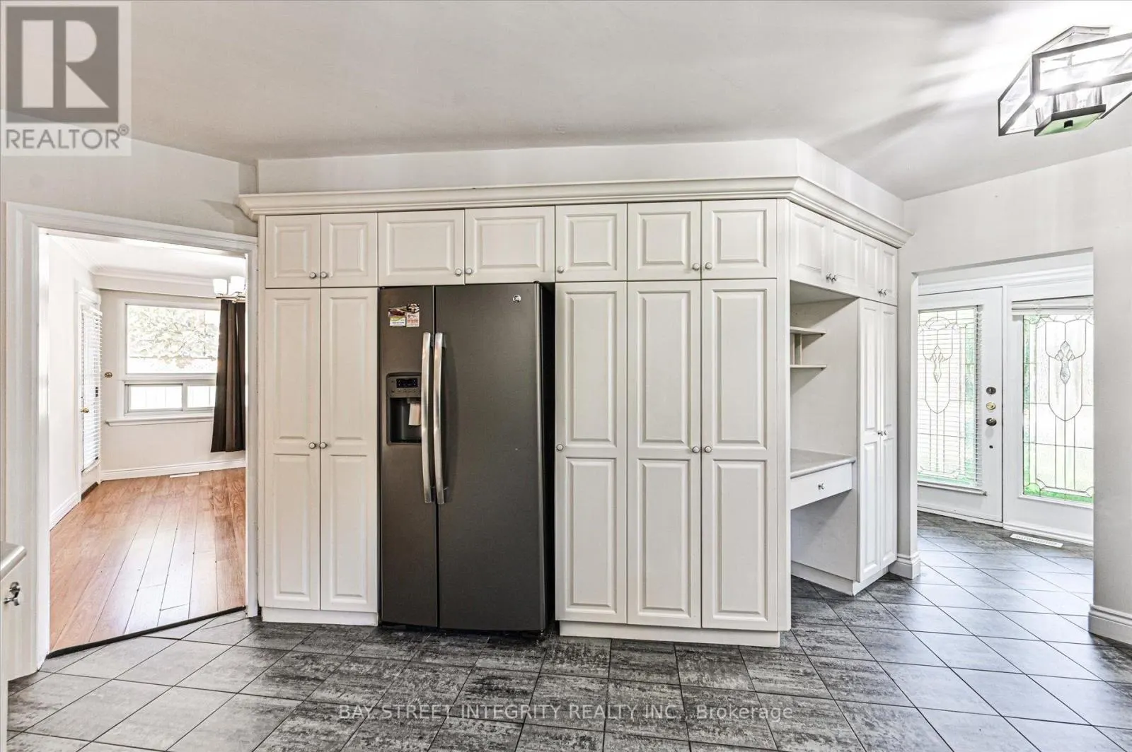 1 CAINES AVENUE