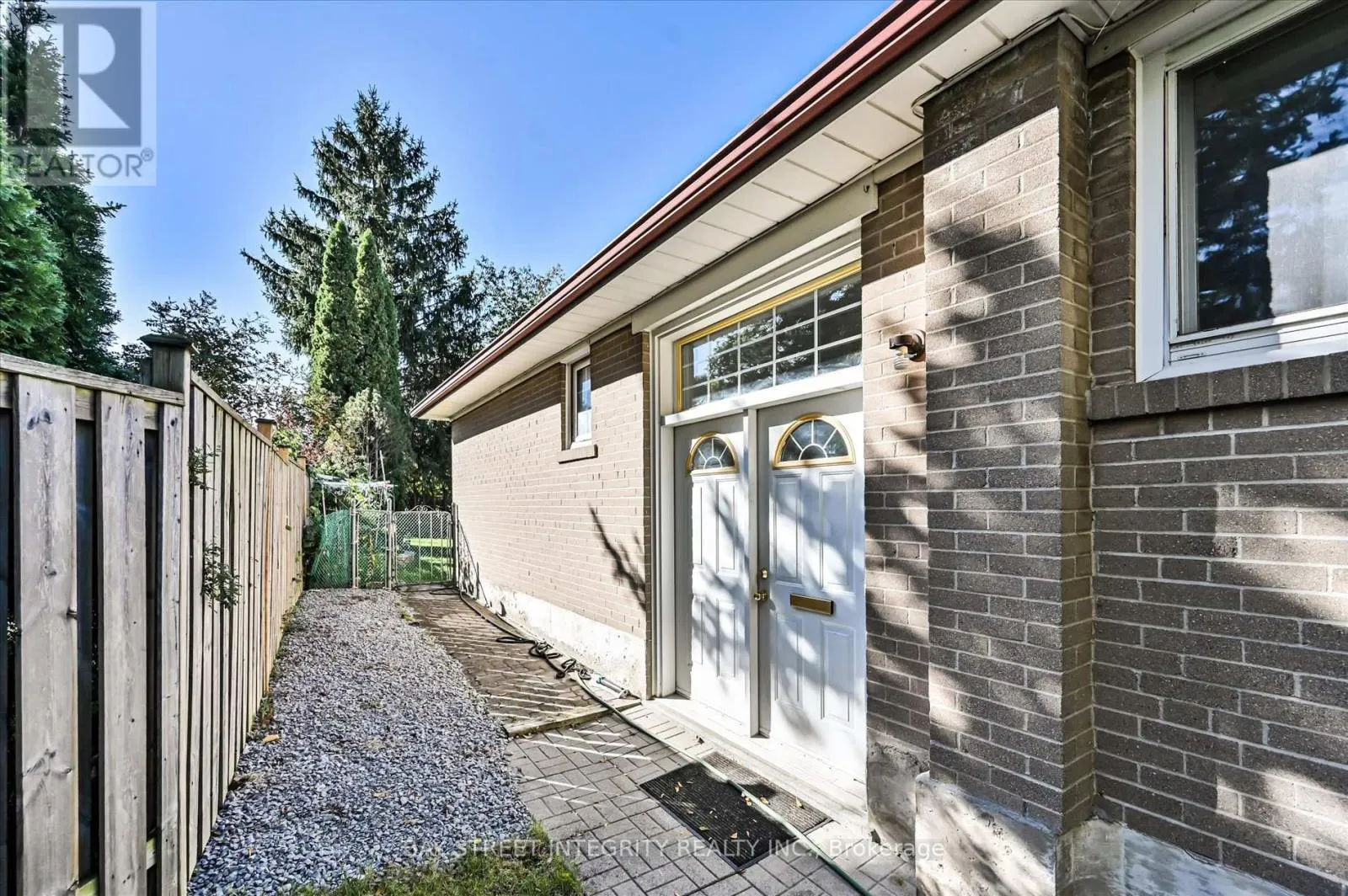 1 CAINES AVENUE