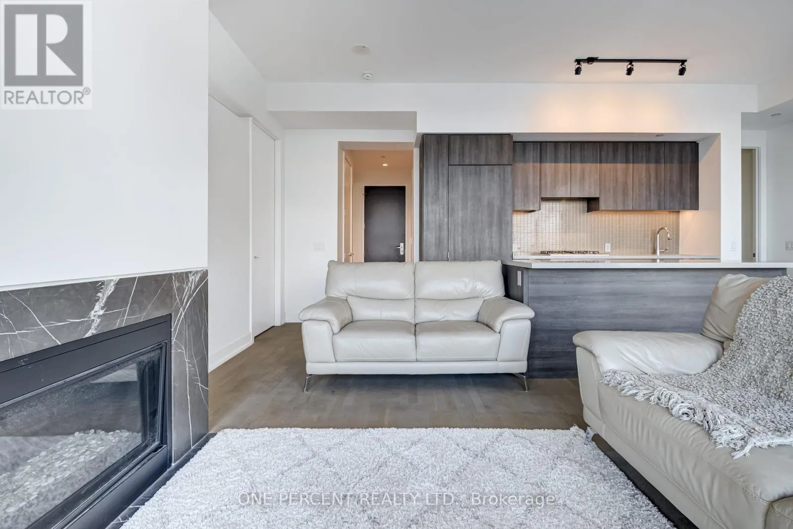 6108 - 7 GRENVILLE STREET