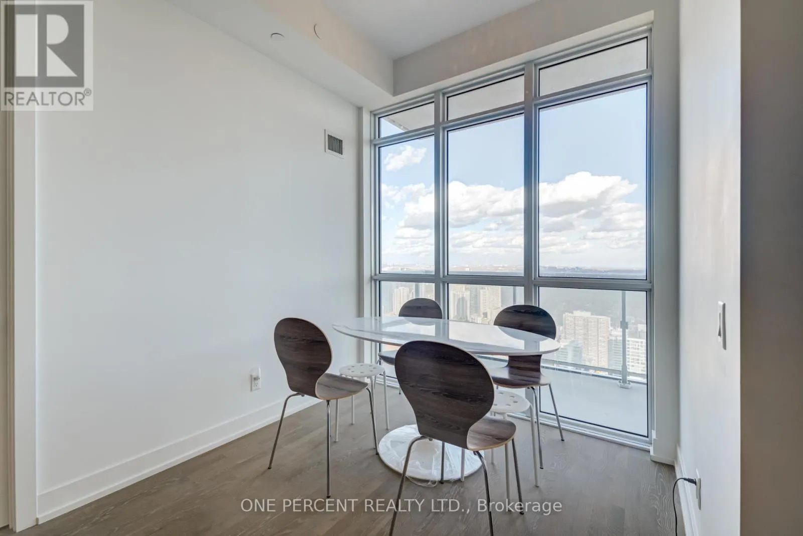 6108 - 7 GRENVILLE STREET