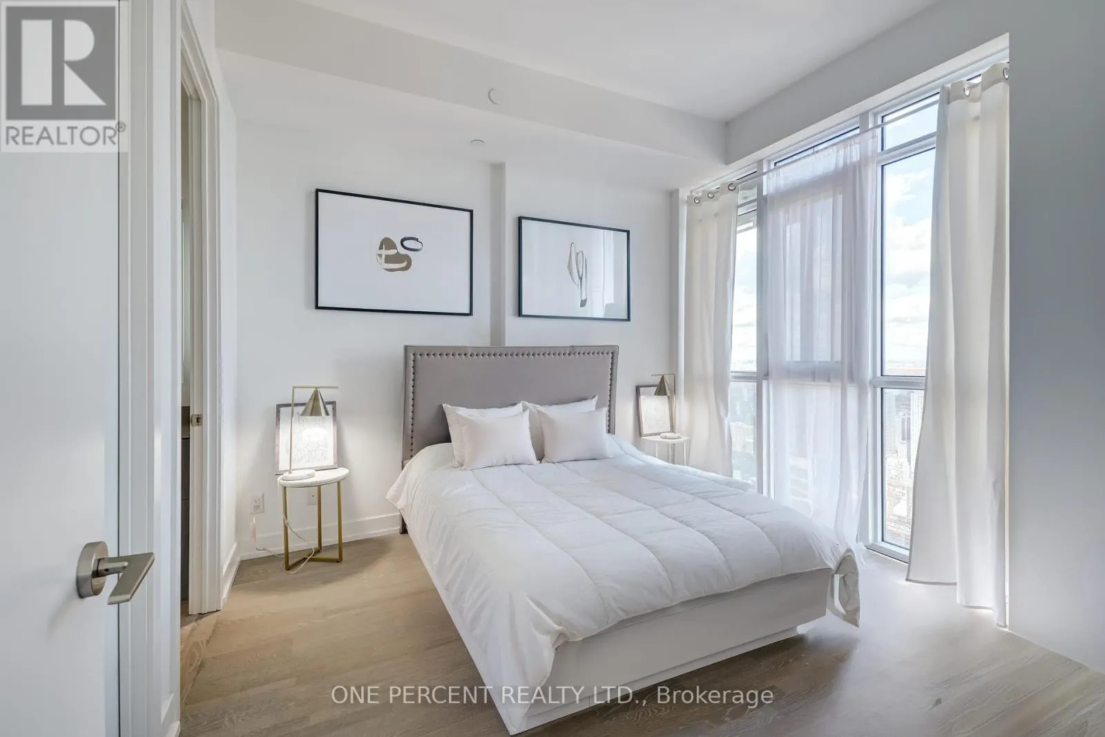 6108 - 7 GRENVILLE STREET