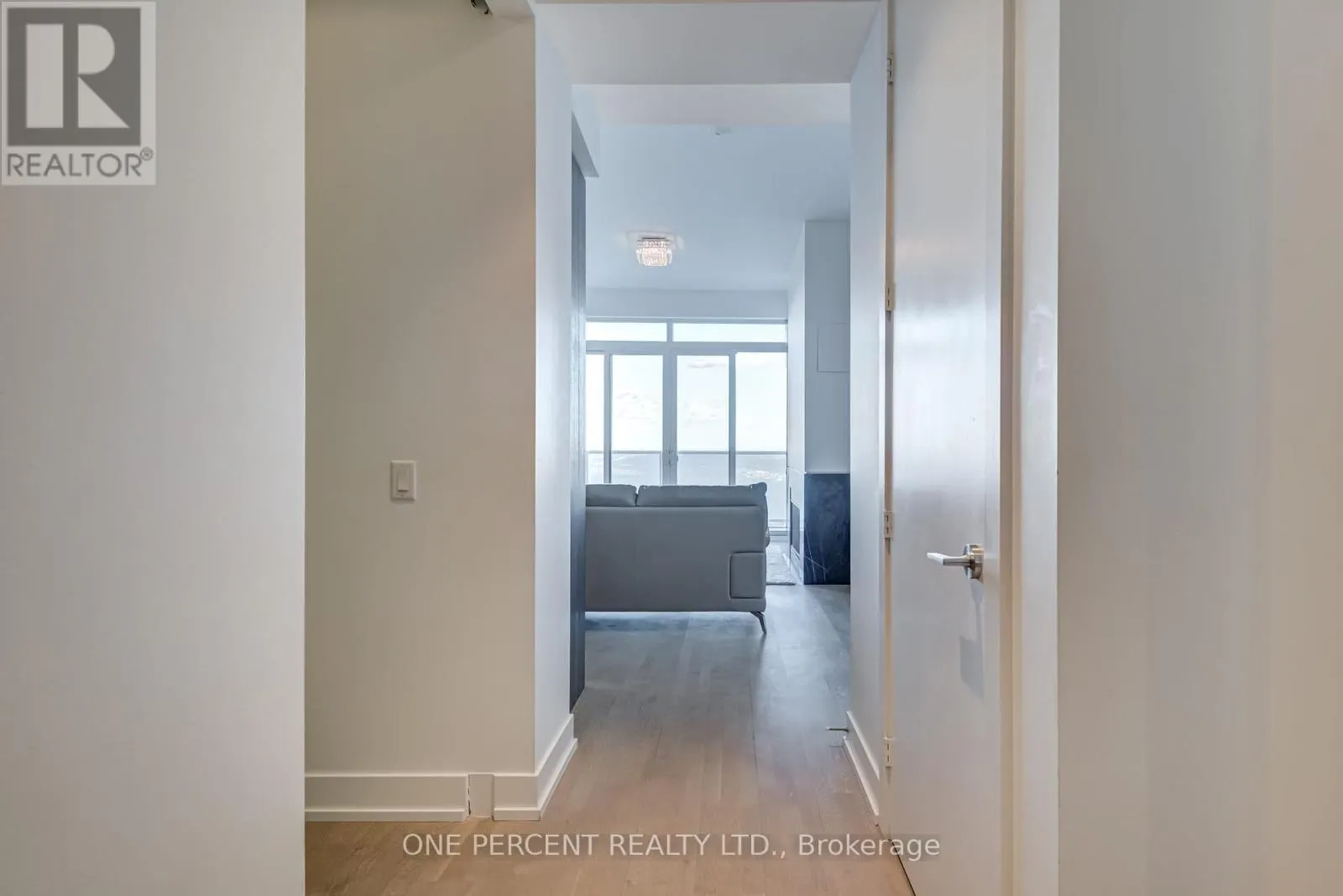 6108 - 7 GRENVILLE STREET