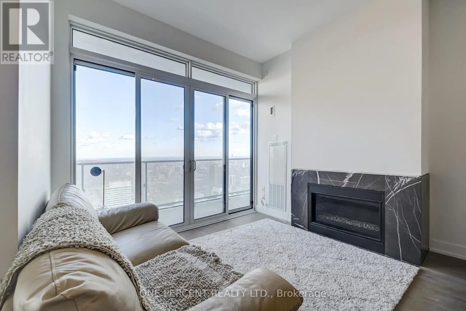 6108 - 7 GRENVILLE STREET