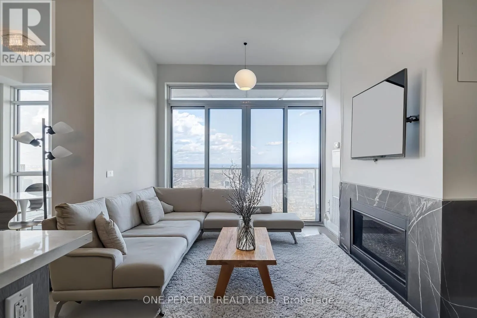 6108 - 7 GRENVILLE STREET