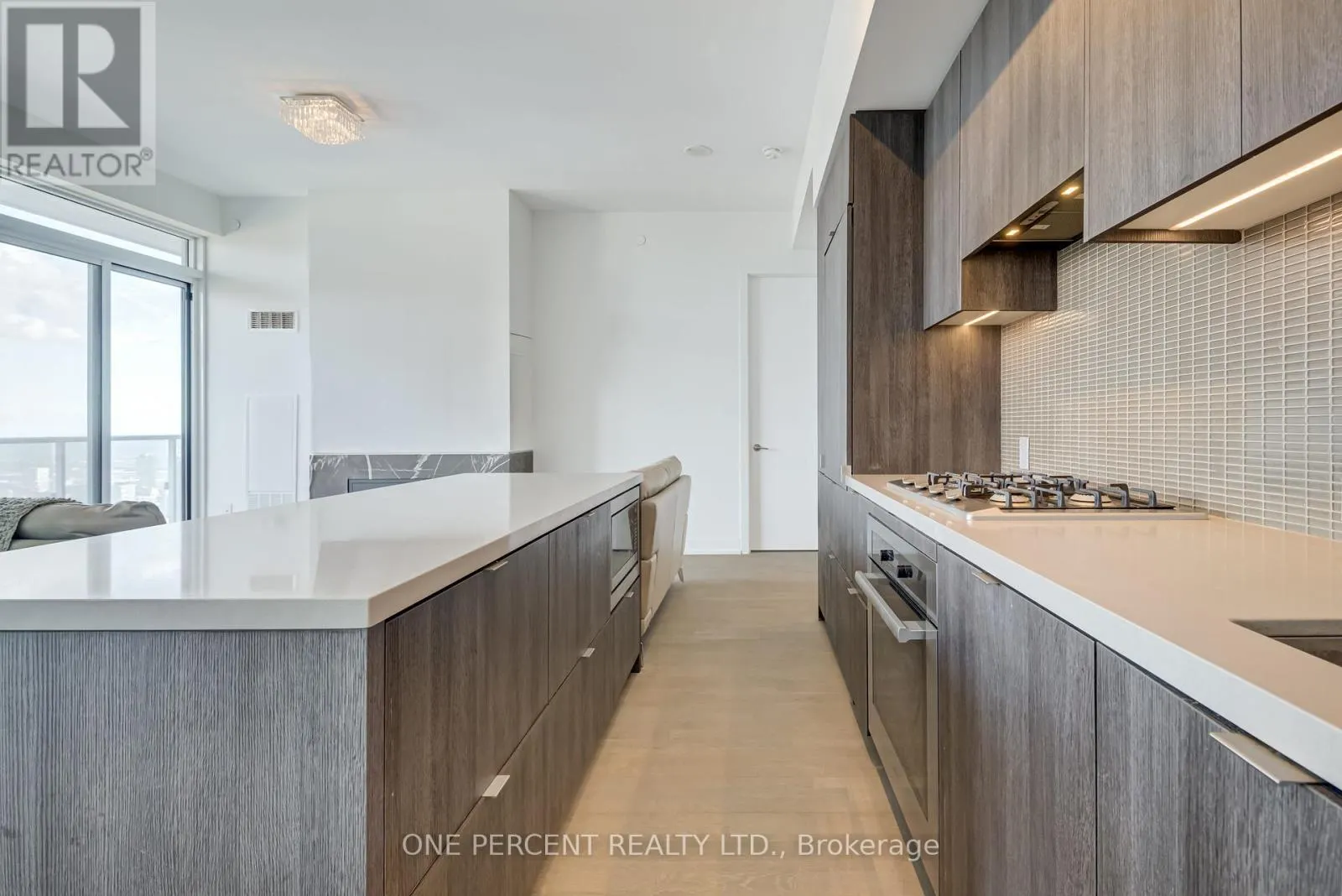 6108 - 7 GRENVILLE STREET