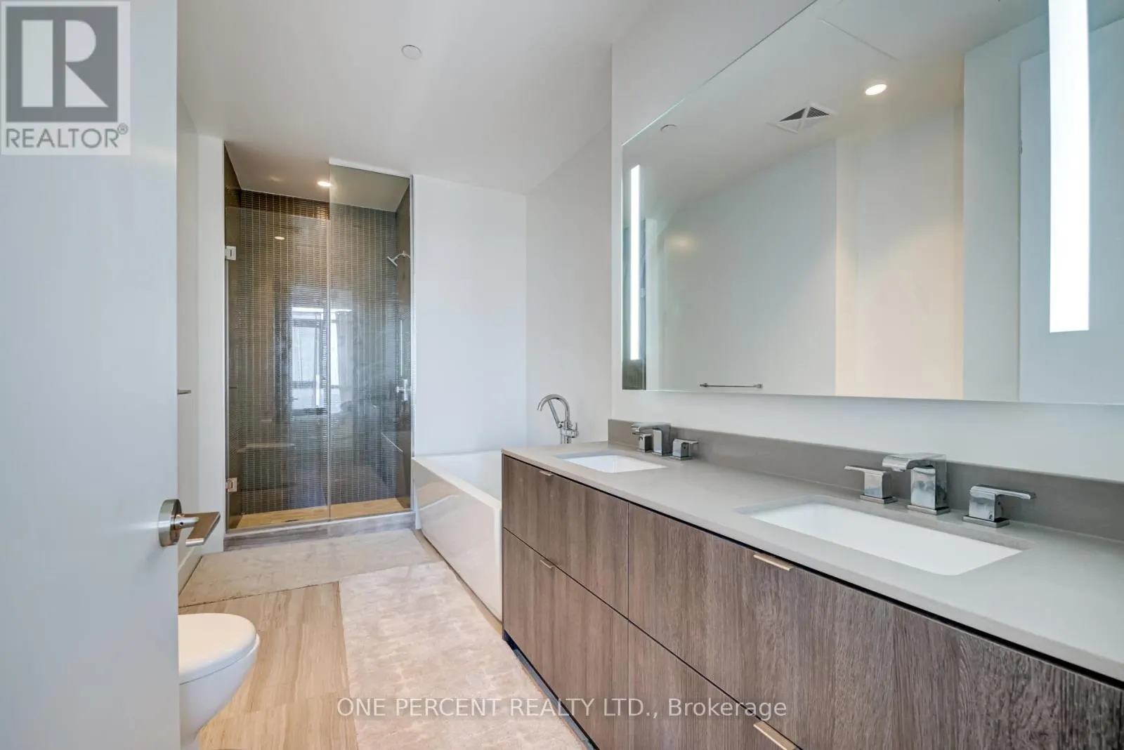 6108 - 7 GRENVILLE STREET