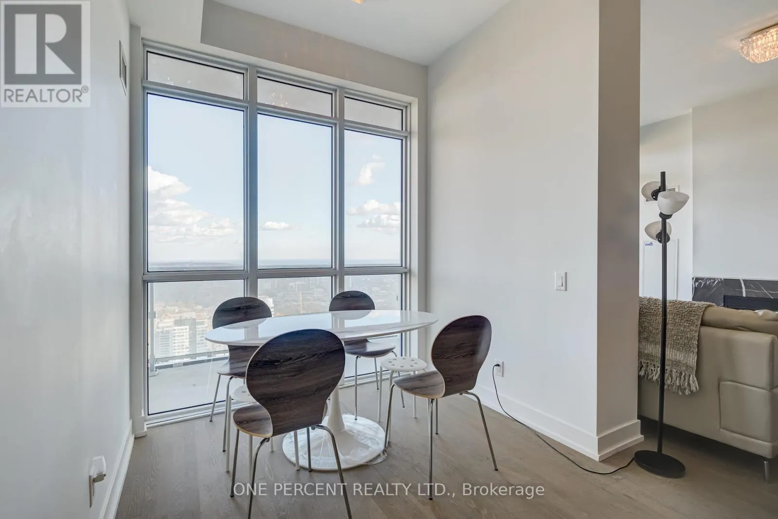 6108 - 7 GRENVILLE STREET