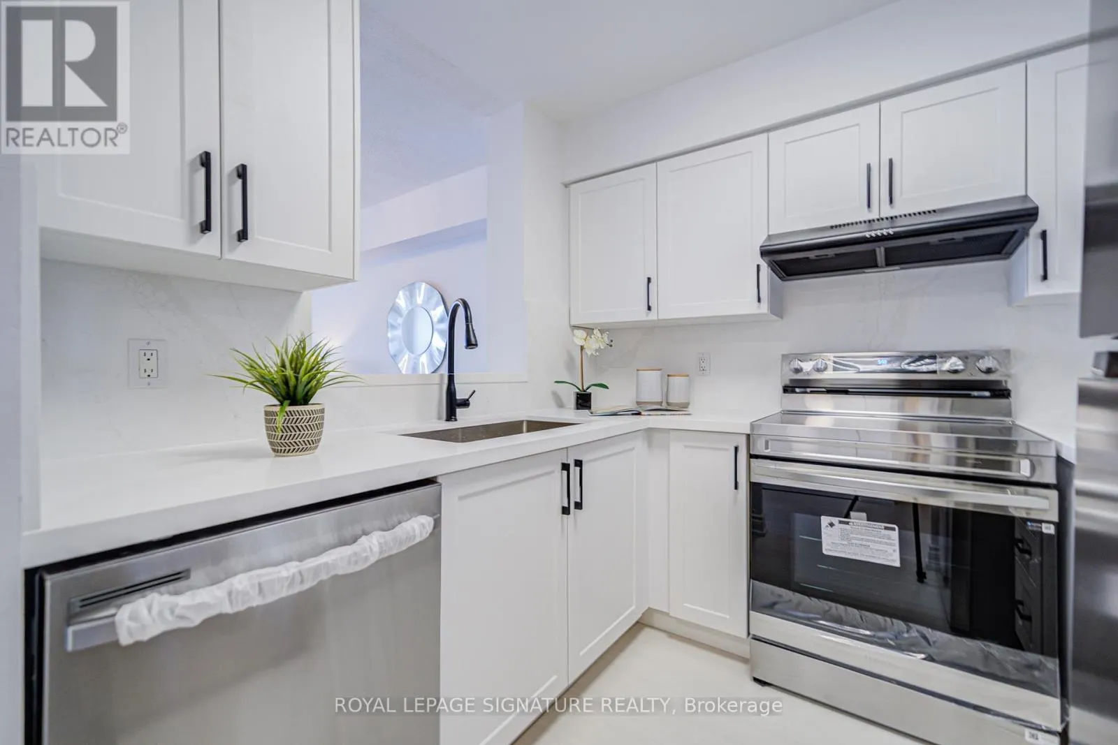 2503 - 35 FINCH AVENUE E