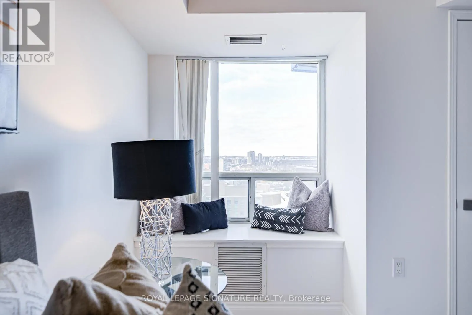 2503 - 35 FINCH AVENUE E