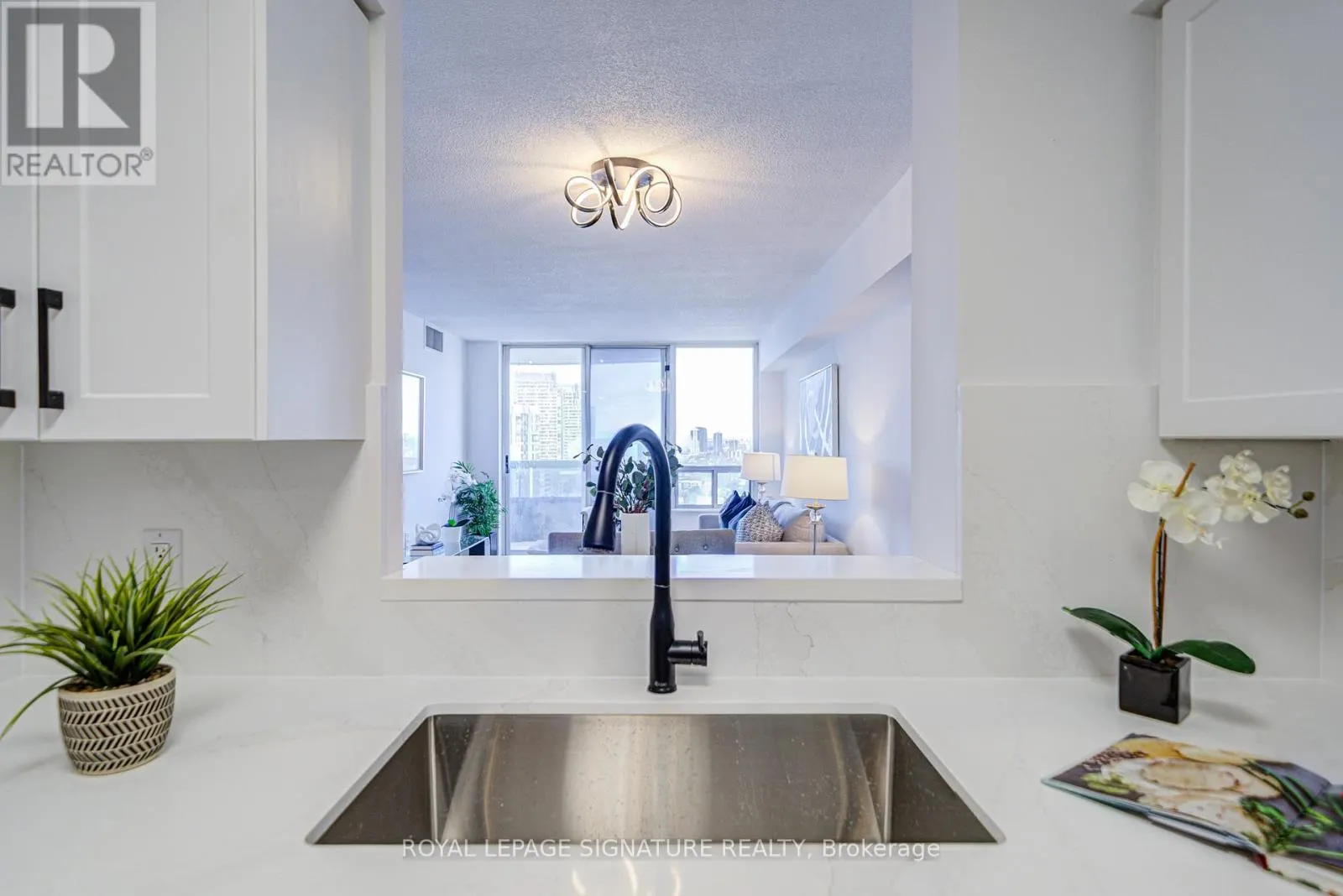 2503 - 35 FINCH AVENUE E